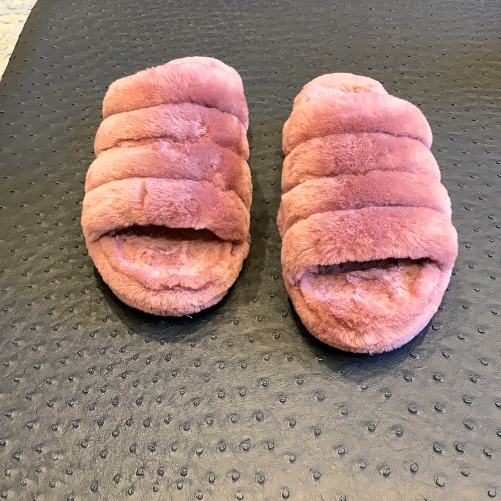 UGG fuschia slippers size 7